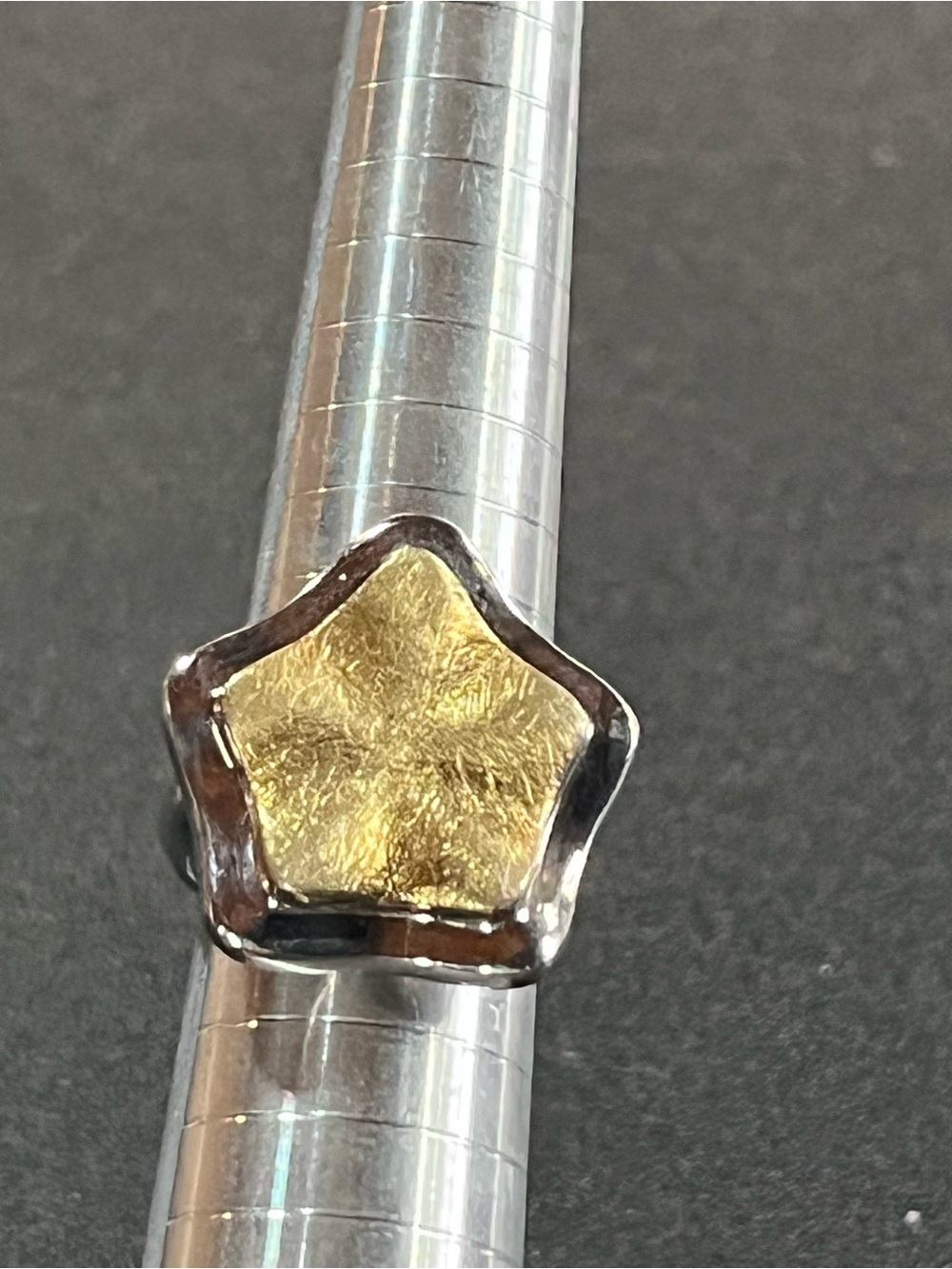 Sterling Silver Star Ring with yellow brushed center star. 925. Sz 7. - Picture 3 of 9